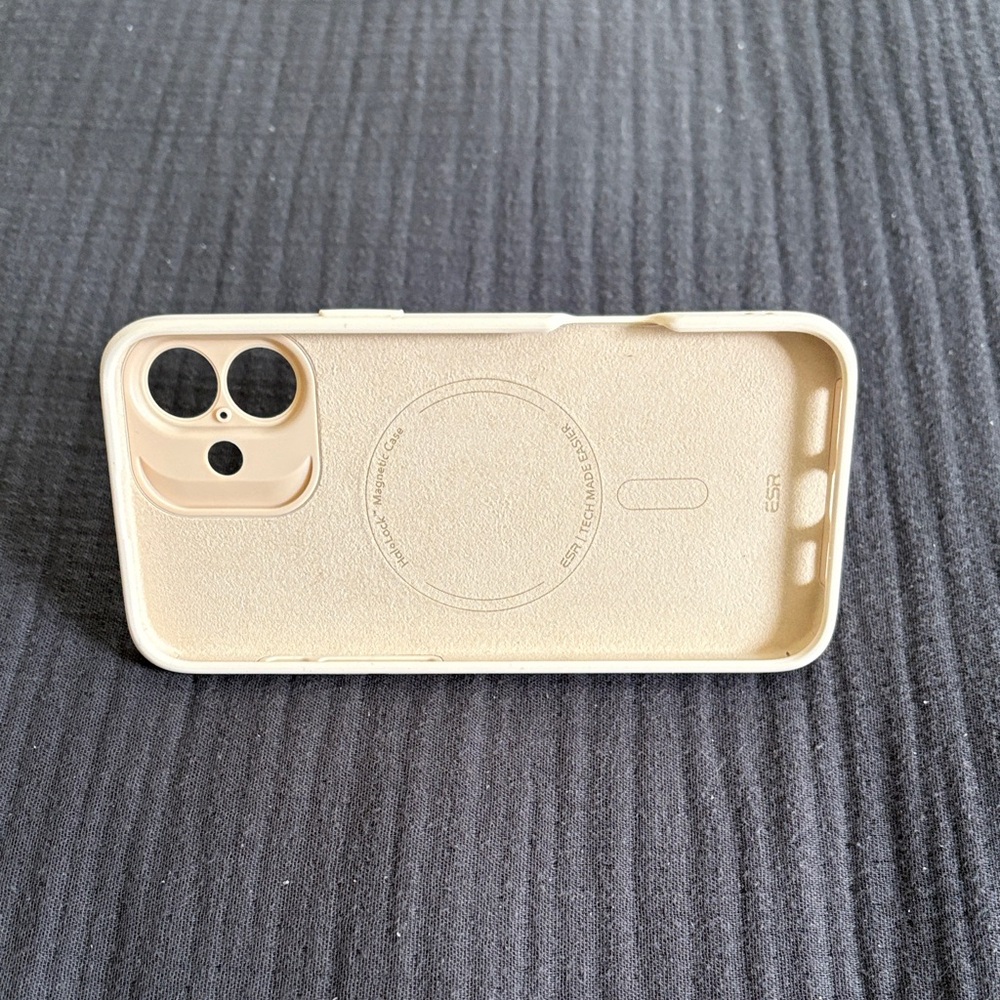 MagSafe-Compatible Beige Phone Case with Camera Protection - Picture 4 of 6